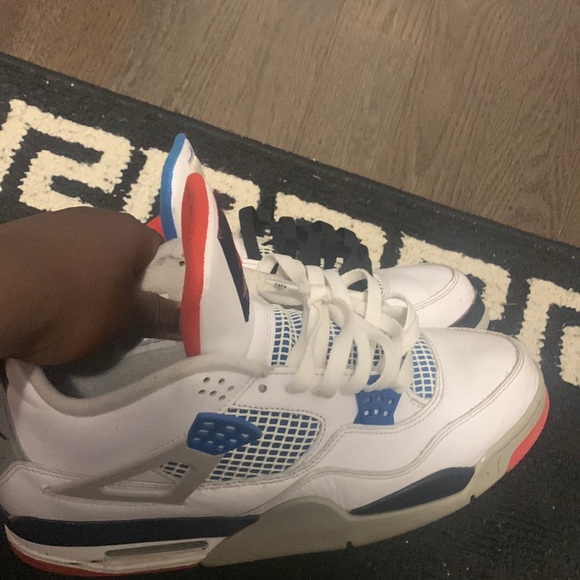 These are the Jordan 4 what thes from 2019 - Picture 2 of 5
